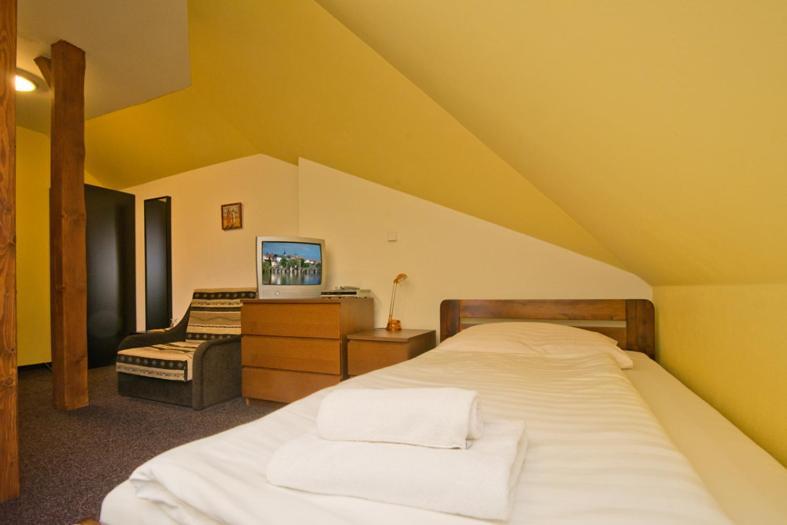 Hotel U Zlateho Byka Písek Oda fotoğraf