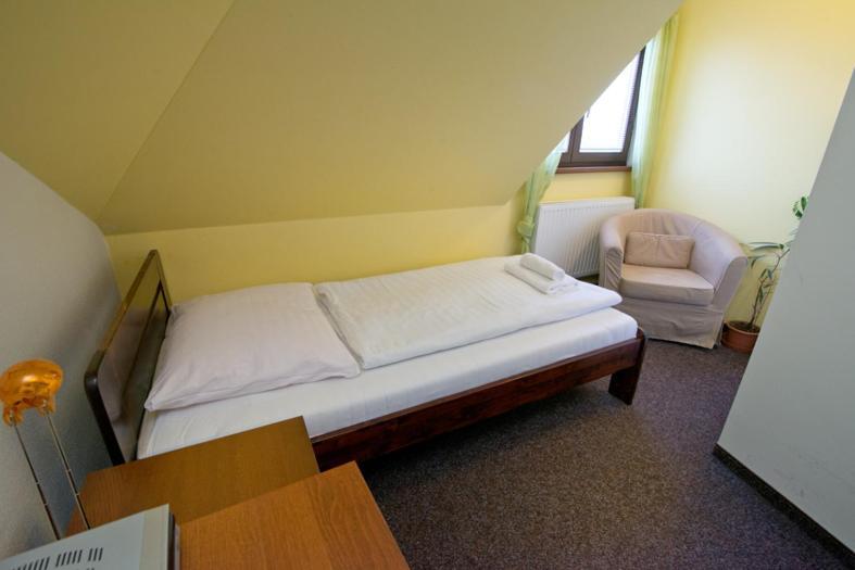 Hotel U Zlateho Byka Písek Oda fotoğraf