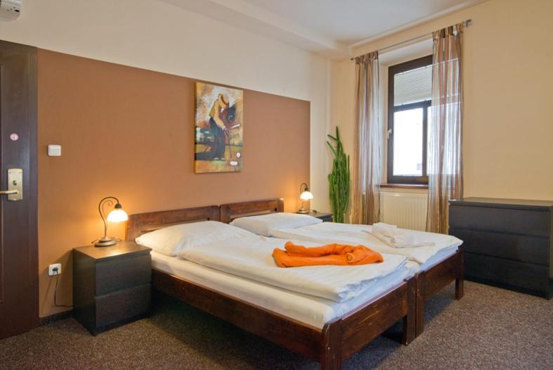 Hotel U Zlateho Byka Písek Oda fotoğraf
