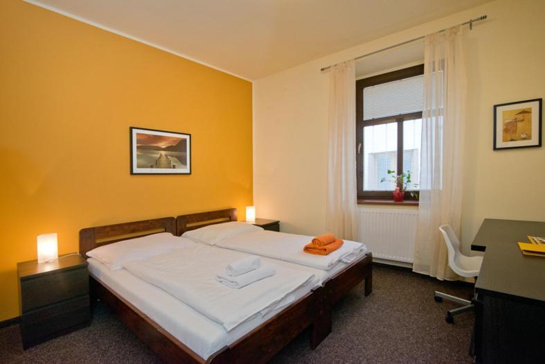 Hotel U Zlateho Byka Písek Oda fotoğraf